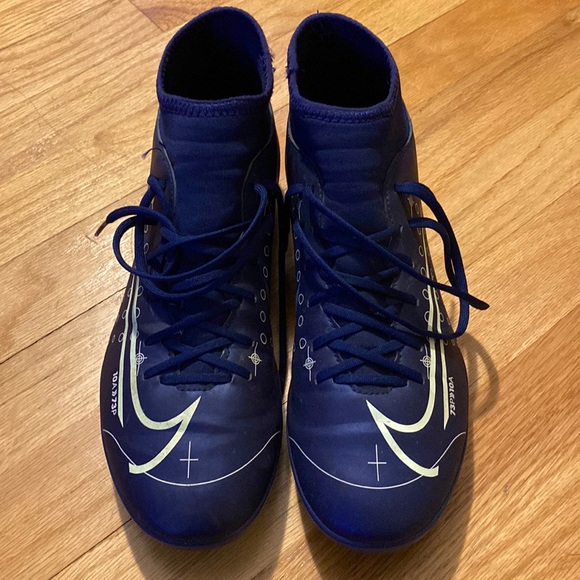 size 7 womens soccer cleats